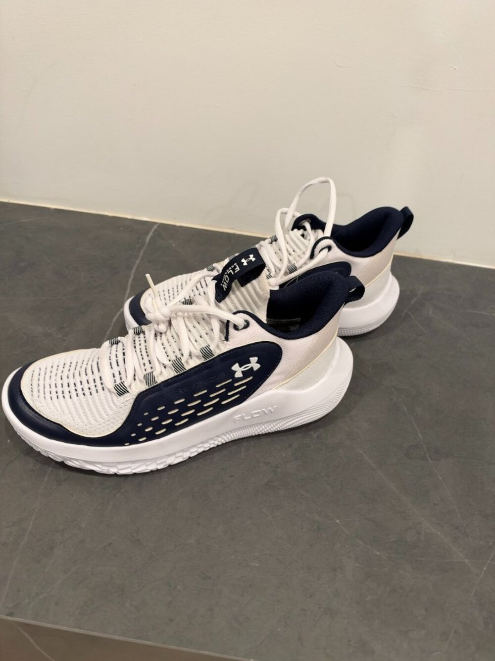Under Armour Flow Breakthru 5 TB Women's 10.5 White/Navy NEW Sample